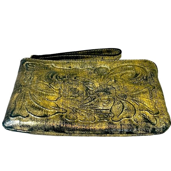 Patricia Nash Cassini Tooled Soft Gold Metallic Wristlet-Excellent Condition - Picture 5 of 13
